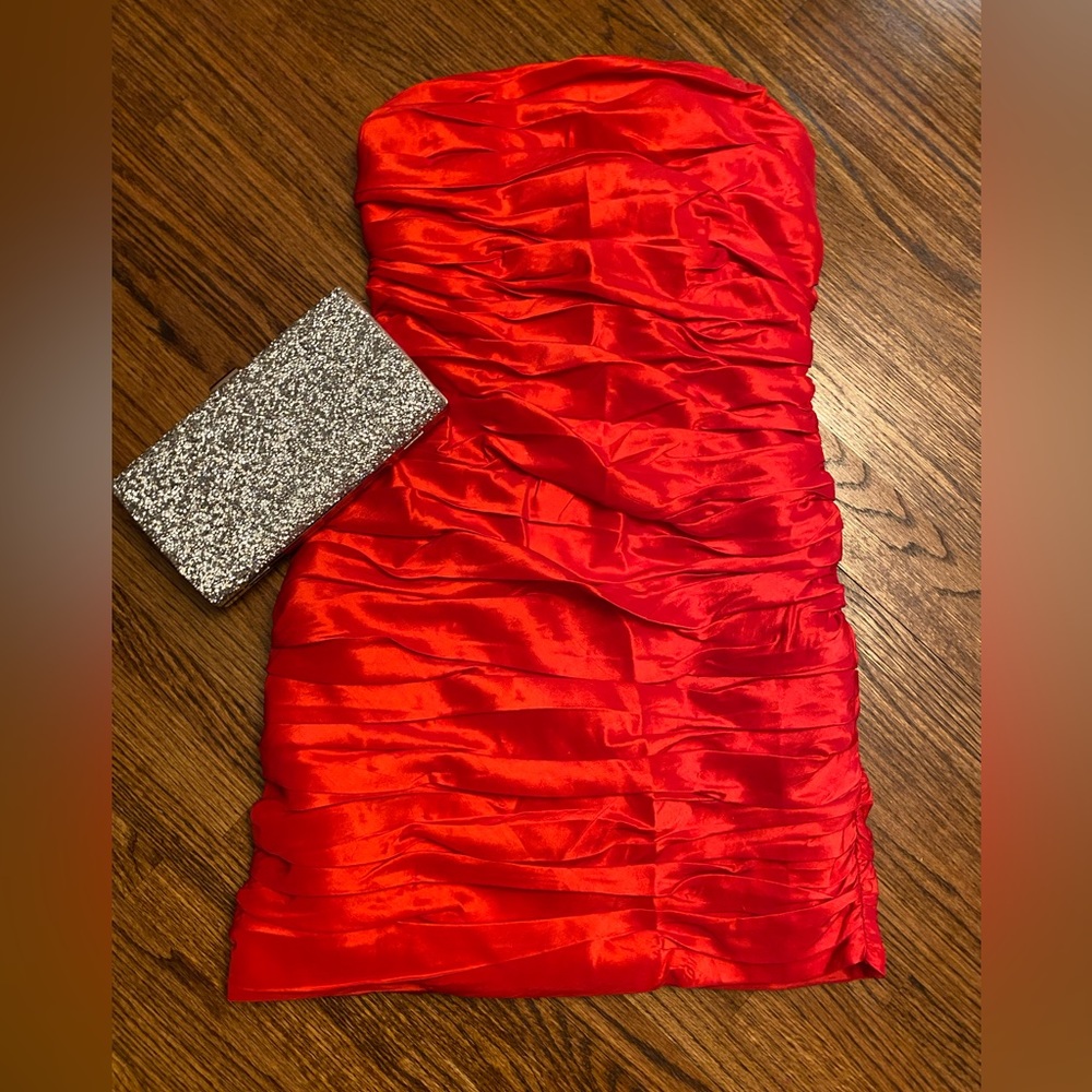 Beautiful mid-thigh red Lenovia dress! Size medium OUT ON THE TOWN!